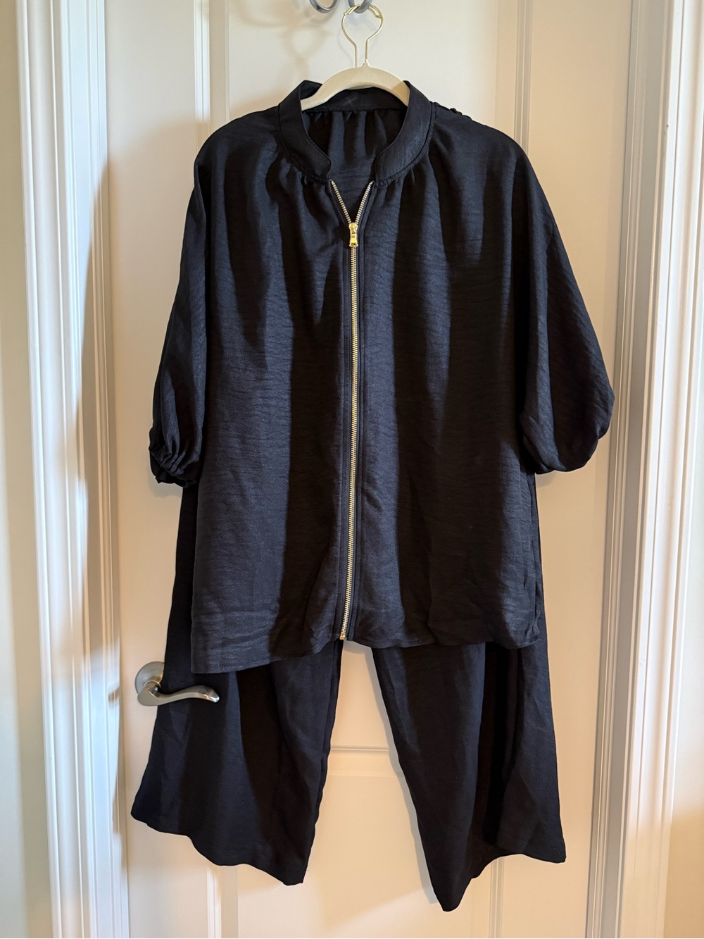 NWOT black lounge set. Wide leg pants and gold zip 3/4 sleeve top - Picture 3 of 8